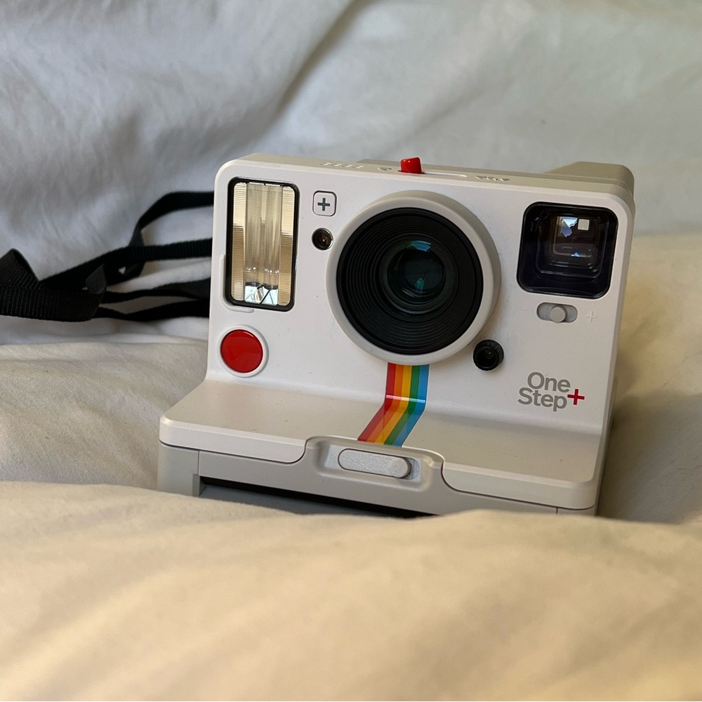 Polaroid Originals
OneStep+ White (9015)
Bluetooth Connected